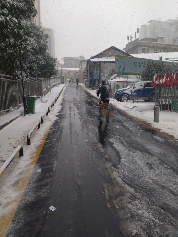 遠(yuǎn)程監(jiān)控,報(bào)警巡邏,清機(jī)加鈔,清分整點(diǎn),憑證寄庫(kù),頭寸箱寄庫(kù),商鋪安保,智能家居